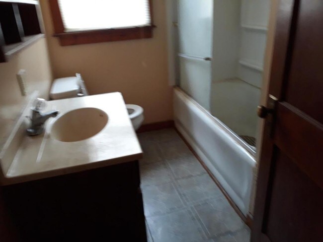 Building Photo - 2112 E Division St.