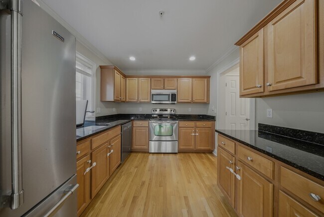 Building Photo - 1707 Summer St