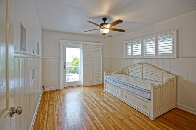 Building Photo - BEAUTIFULLY REMODELED, BRIGHT & AIRY HILLS...
