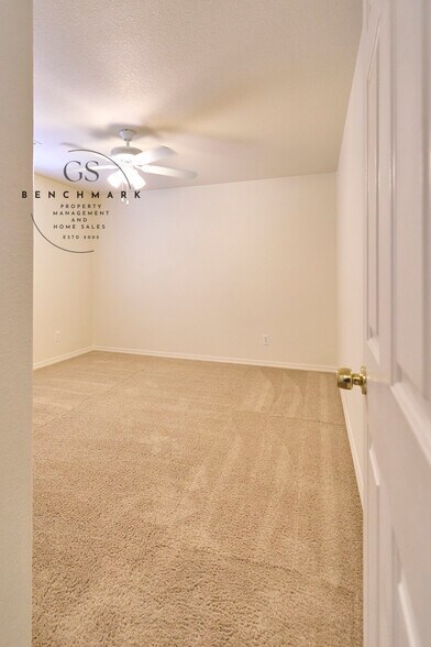 Building Photo - 4211 E Wading Pond Dr