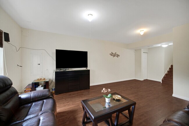 Building Photo - 439 Bay Tree Cir