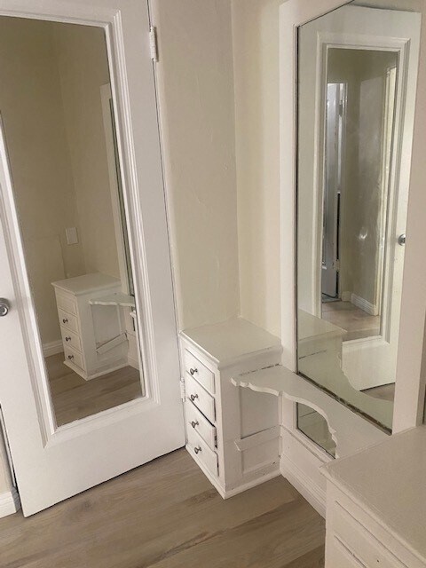 Building Photo - 152 S Sycamore Ave