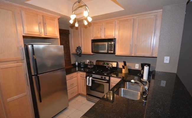 Building Photo - 4015 Crown Point Dr