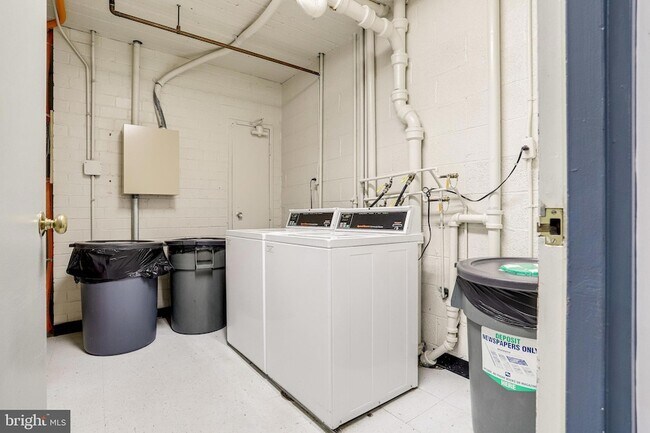 Building Photo - 3515 Washington Blvd