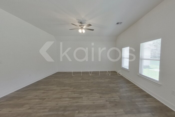 Building Photo - 8008 Hendrick Dr