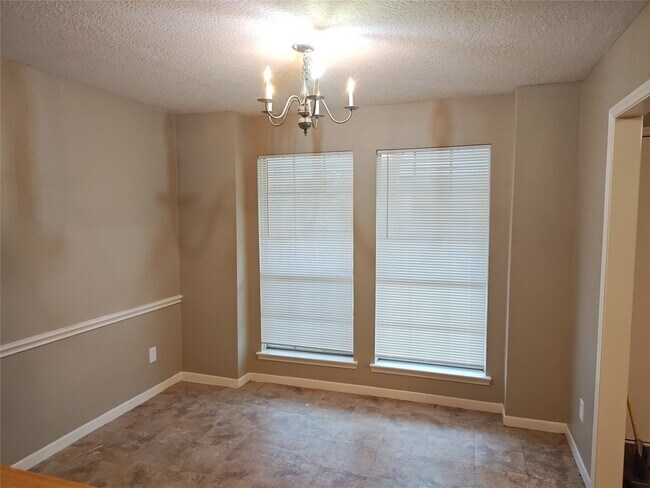 Building Photo - 11514 Meadow Ln