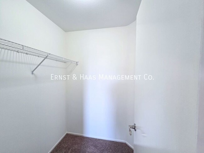 Building Photo - 2931 N Santa Fe Pl