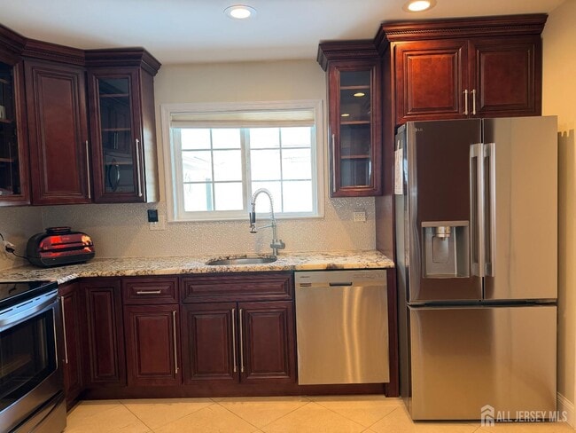 Building Photo - 652A Ardmore Rd