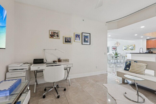 Building Photo - 2640 Lake Shore Dr