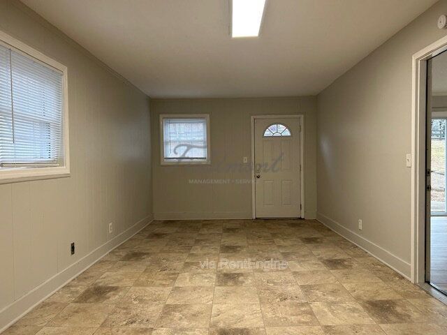 Building Photo - 17 Wintergreen Ln