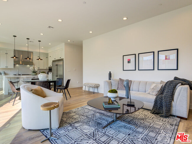 Building Photo - 6016 Comey Ave