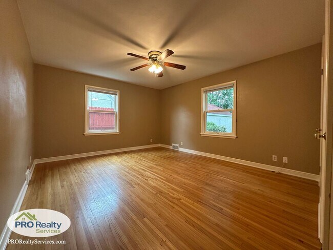 Building Photo - 3 Bedroom Home in St. Paul