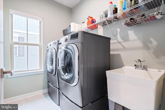 Building Photo - 5924 Pecking Stone St