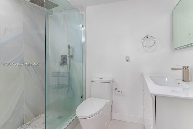 Building Photo - 540 Brickell Key Dr
