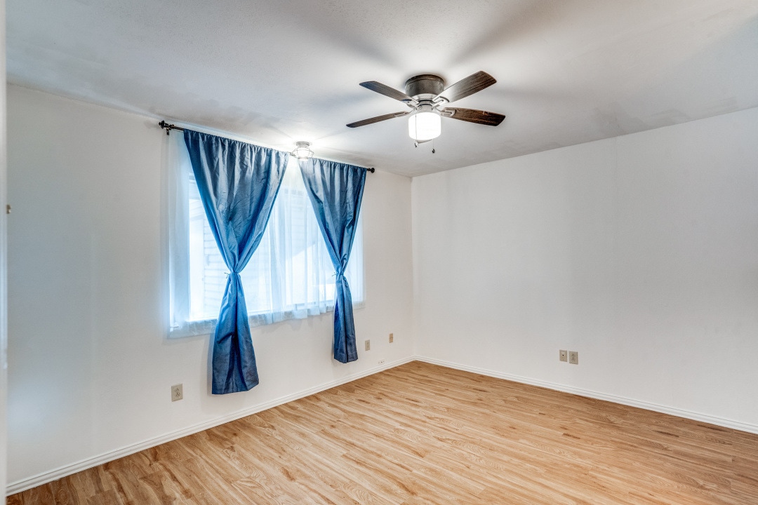 Building Photo - 511 Post Oak Ln