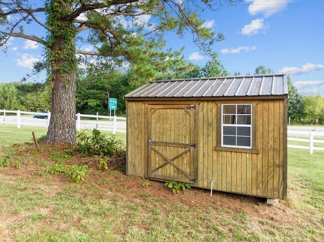 Building Photo - Welcome to your Perfect Home:  3BD, Hardwo...