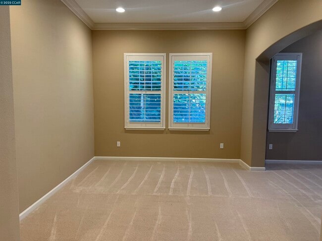 Building Photo - 100 Elegans Ct