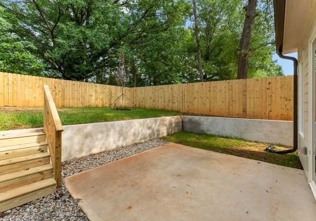 Building Photo - 2413 Pruitt St