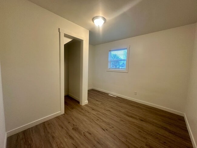 Building Photo - 2525 SE Thompson St