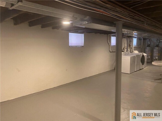 Building Photo - 586 Jacques St