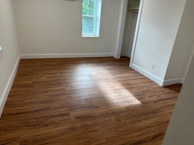 Building Photo - 13 Center St