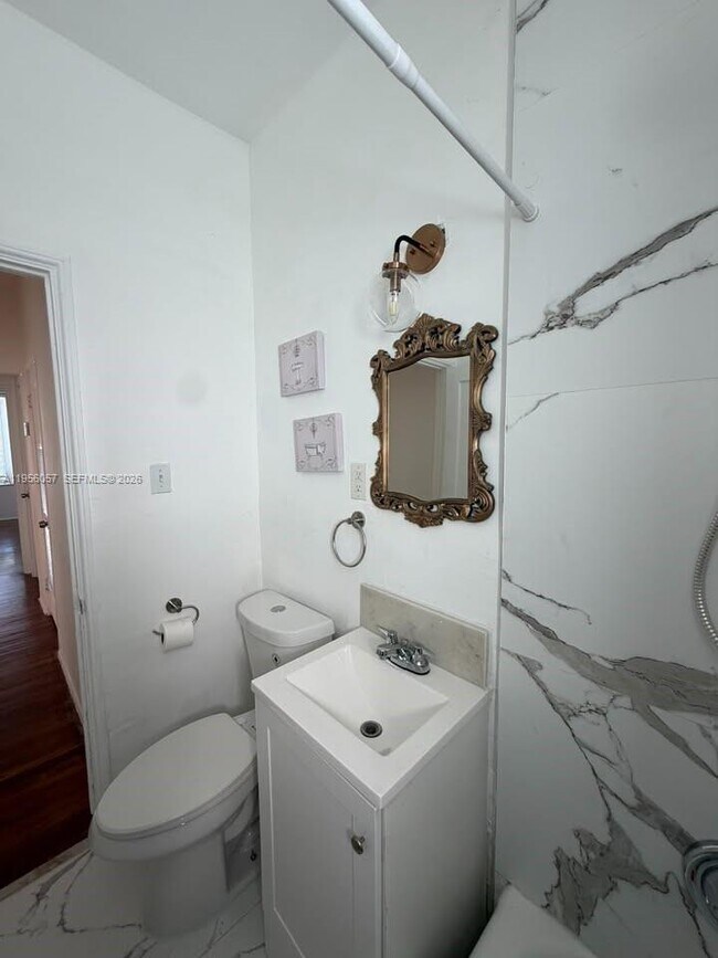 Building Photo - 825 Jefferson Ave