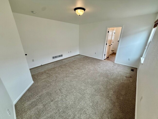 Building Photo - 7545 Back Stretch Dr