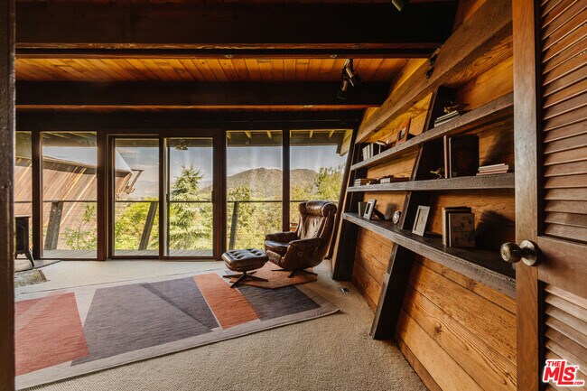 Building Photo - 6894 Pacific View Dr