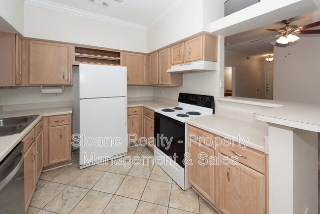 Building Photo - 700 Daniel Ellis Dr