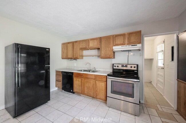Building Photo - 3926 Malibu Dr