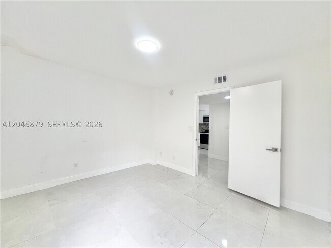 Building Photo - 842 NW 92nd Ave