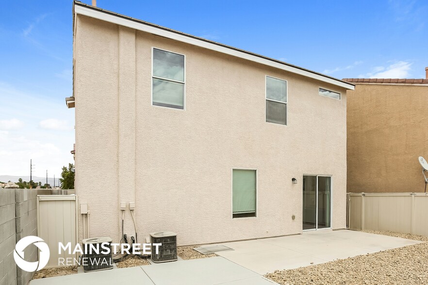 Building Photo - 6001 St Petersburg Dr