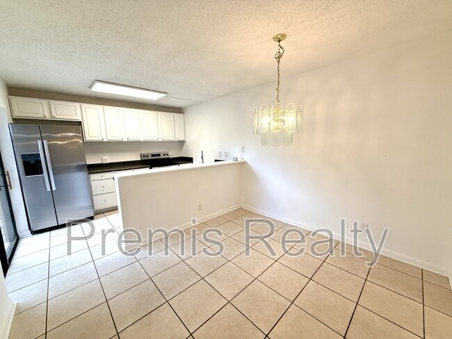 Building Photo - 2607 6th Ct