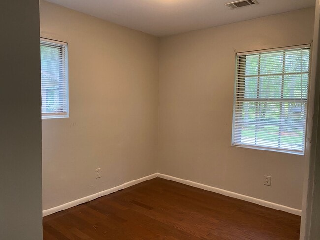 Building Photo - Adorable 3 Bed Ranch Home