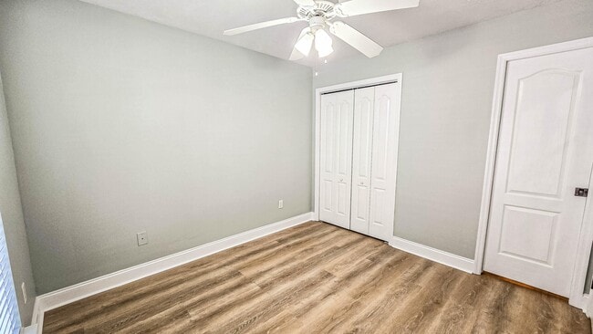 Building Photo - 831 Landing Dr