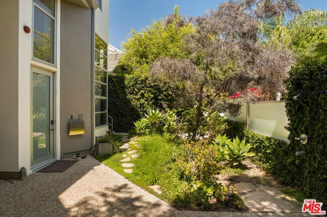 Building Photo - 27 Paloma Ave