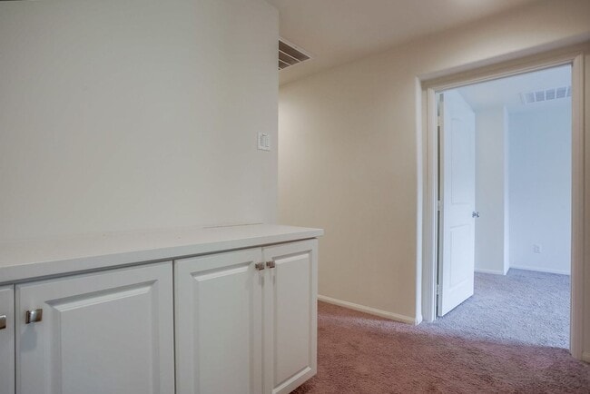 Building Photo - Beautiful 4 Bedroom Townhome! Built in 202...