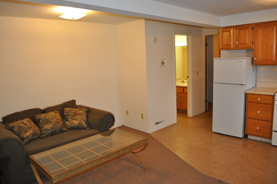 Building Photo - 205 Williams St