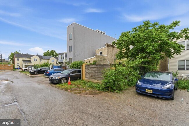 Building Photo - 1817 N Gratz St