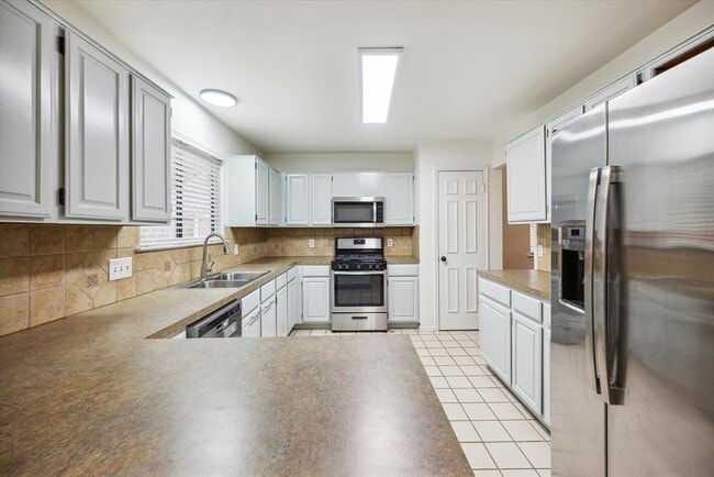 Building Photo - 13004 Sinton Ln