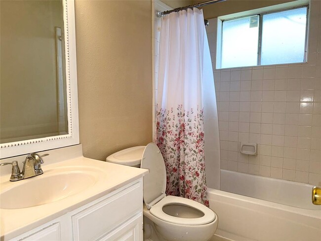 Building Photo - 10202 Hollow Canyon Dr