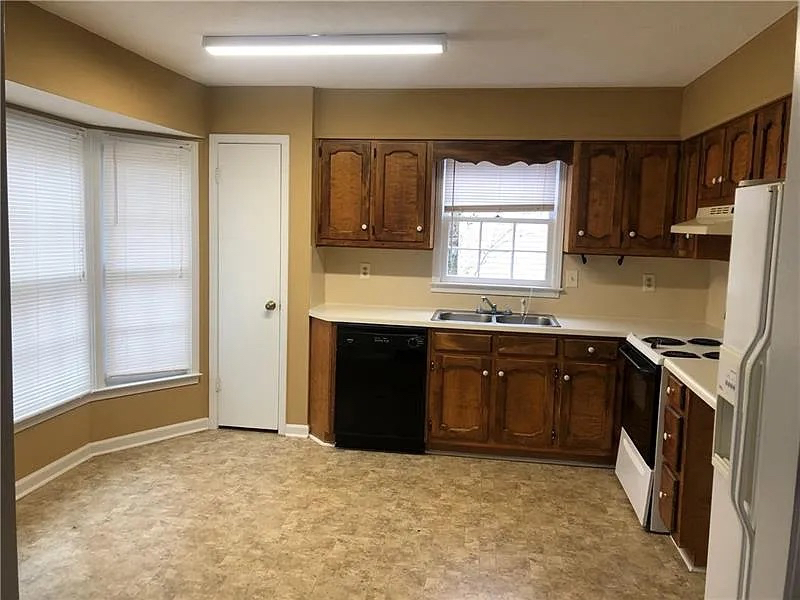 Building Photo - Room in House on Hillboro Cir SW