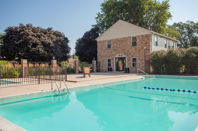 Swimming Pool - Hessel on the Park