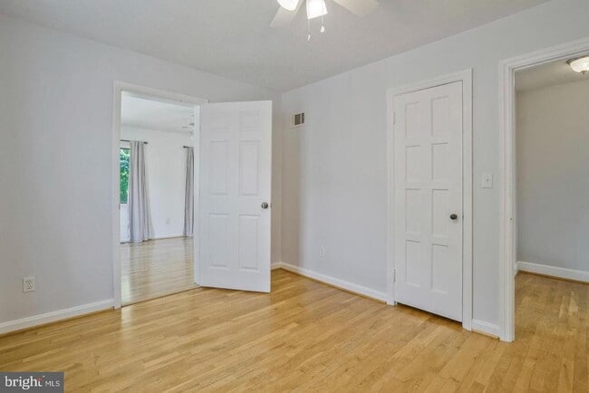 Building Photo - 5758 Biscayne Dr