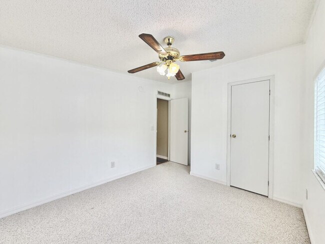 Building Photo - 43 Sargent St