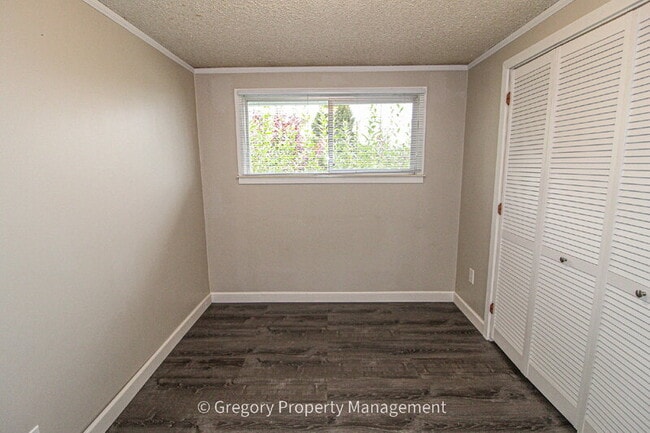 Building Photo - 1202 44th St SE