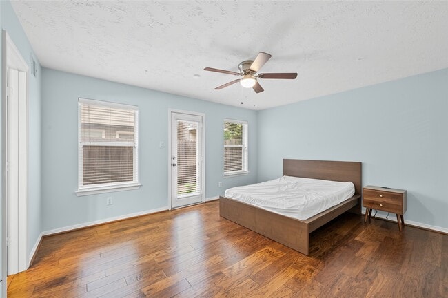 Building Photo - 3410 Skyline Village Dr