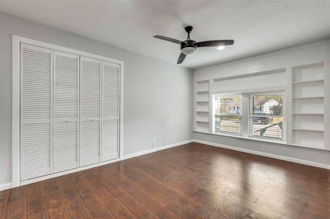 Building Photo - 10227 Sylvia Dr