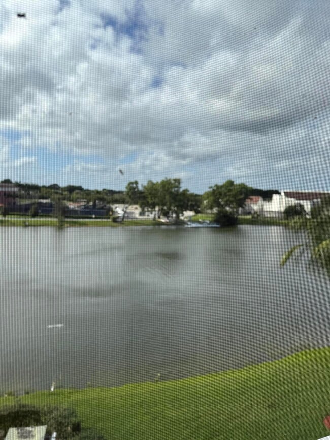 Building Photo - 4032 Yarmouth E