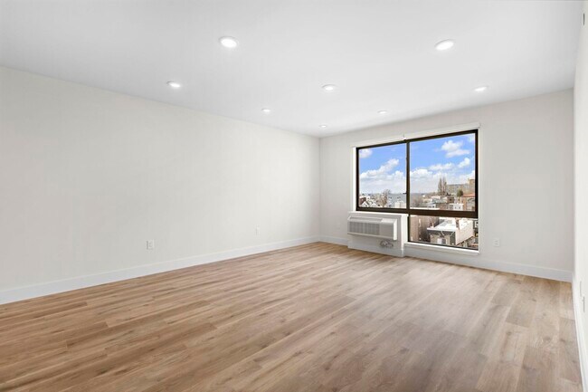 Building Photo - 433 62nd St